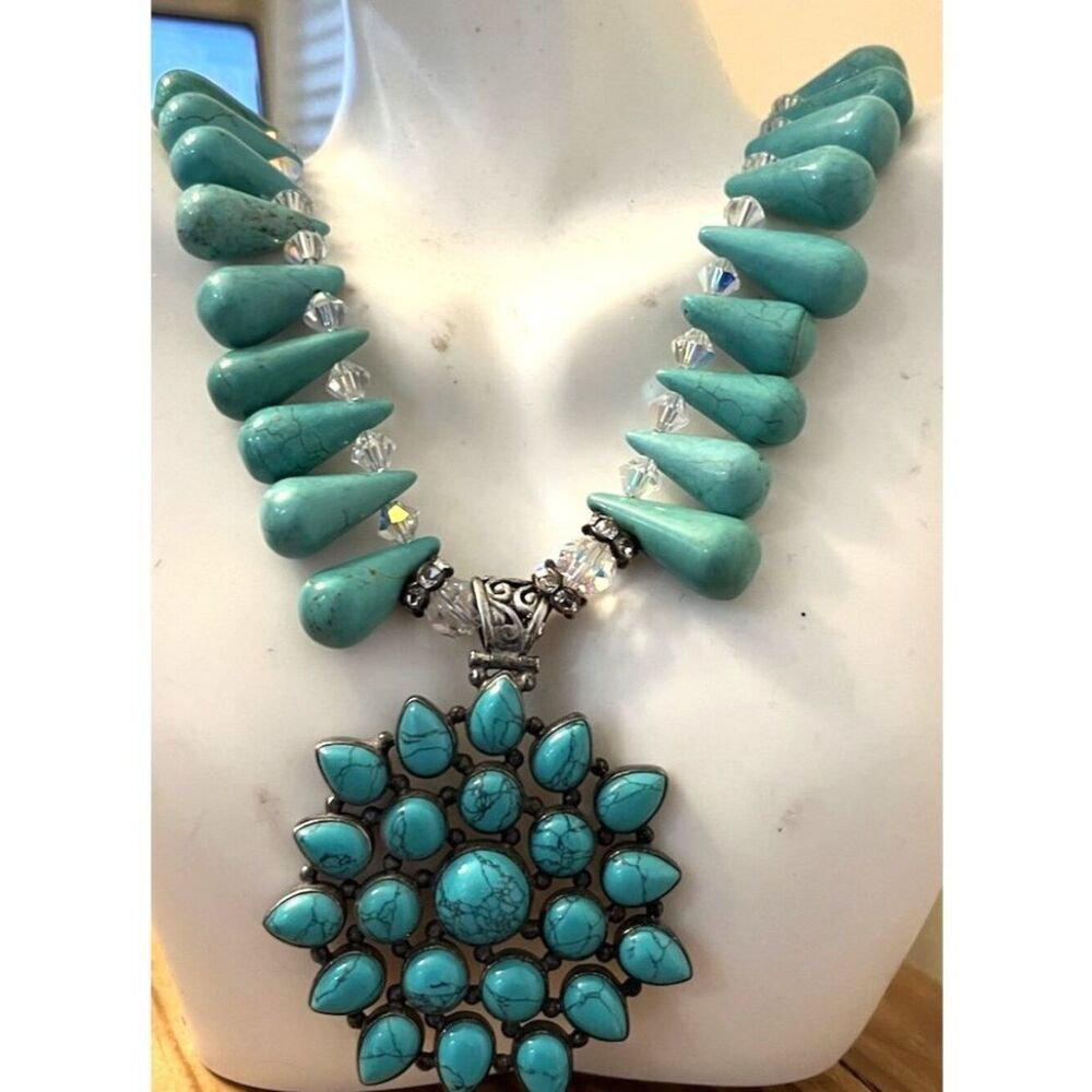Southwestern Silver Tone Faux Turquoise Medallion Pendant Beaded Necklace